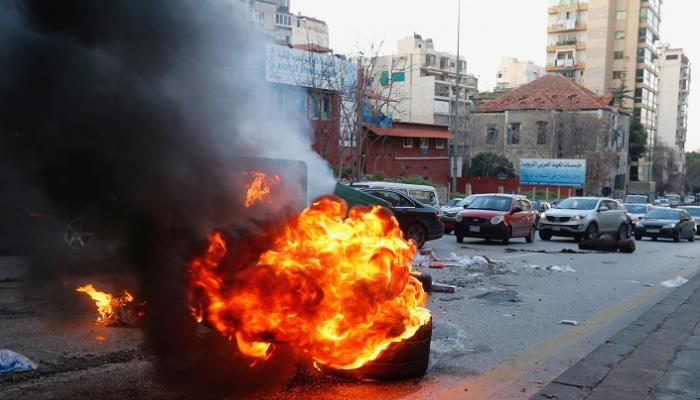 جانب من احتجاجات لبنان بسبب الخلاف بين عون وبري