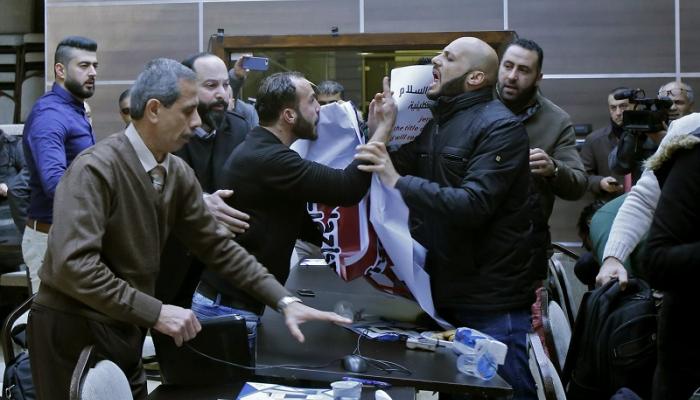 شاب فلسطيني دخل الدورة التدريبية لإخراج الوفد الأمريكي