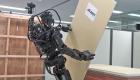 بالفيديو.. روبوت "عامل بناء" في اليابان