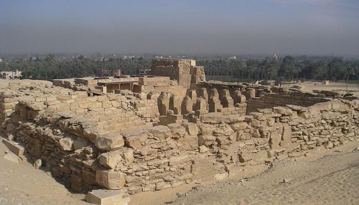 اكتشاف مقبرة أثرية شمال منطقة سقارة بالجيزة
