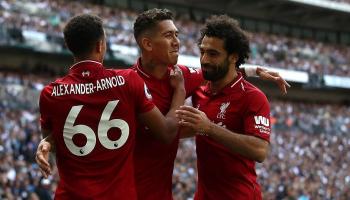 ألكسندر أرنولد مع محمد صلاح