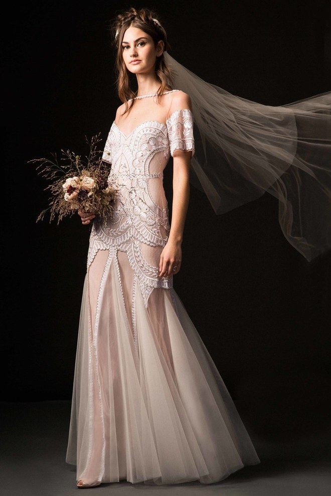 مجلة الازياء العالمية ... متجدد 2020 121-181854-wedding-dresses-fashion-week-11