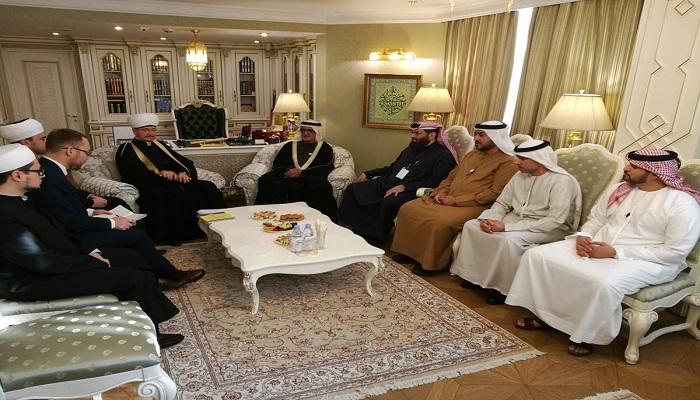 رئيس مجلس شورى المفتين بروسيا يلتقي وفد جائزة دبي للقرآن الكريم