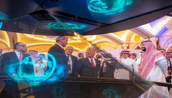 ولي العهد السعودي يحضر حلقة نقاش ضمن مؤتمر 