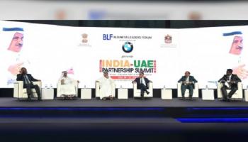 إحدى جلسات قمة الشراكة الإماراتية الهندية في دبي 