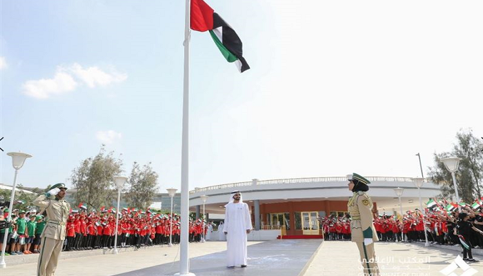 بالصور محمد بن راشد يرفع ع ل م الإمارات في دار الاتحاد بدبي