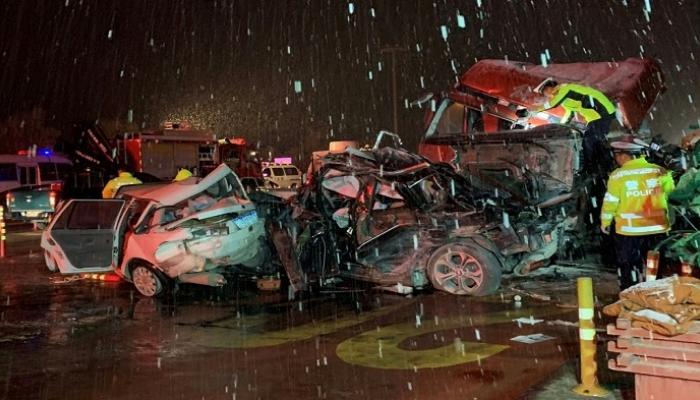 15 قتيلا في اصطدام شاحنة بـ31 سيارة بالصين