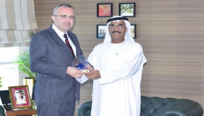 جانب من لقاء وزير تطوير البنية التحتية الإماراتي وسفير أيرلندا