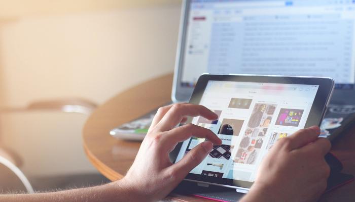 علاج الأرق عبر الإنترنت