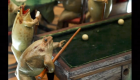 ضفادع تلعب البلياردو في متحف سويسري