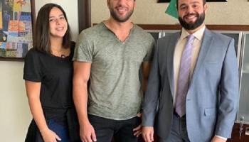 حسن الرداد وزوجته ونائب القنصل السعودي بالقاهرة
