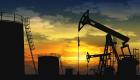 النفط يواصل الاستقرار رغم الضغوط في سوق هابطة