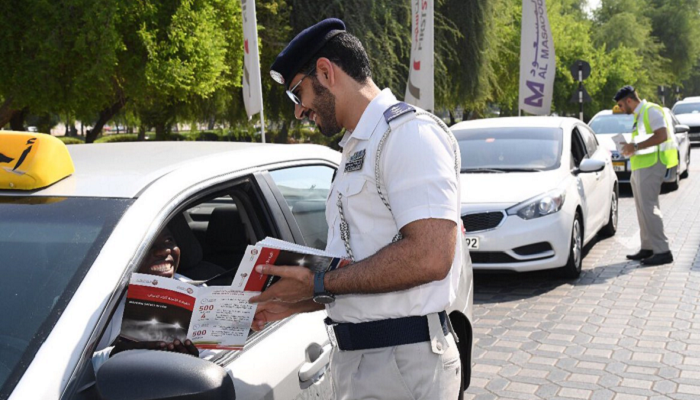 شرطة أبوظبي تنفذ حملات للتوعية بالقيادة الآمنة أثناء الضباب