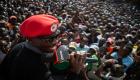 المغني الأوغندي بوبي واين يحيي حفلة أمام الآلاف