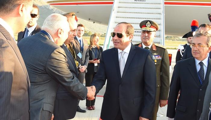 الرئيس المصري عبدالفتاح السيسي خلال وصوله إيطاليا