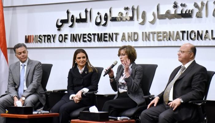 وزيرة الاستثمار المصري وأعضاء البنك الدولي
