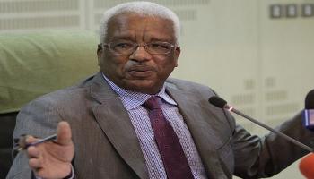 محمد خير الزبير محافظ بنك السودان المركزي 