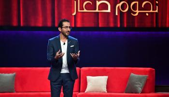 الفنان أحمد حلمي في موقع تصوير "نجوم صغار"
