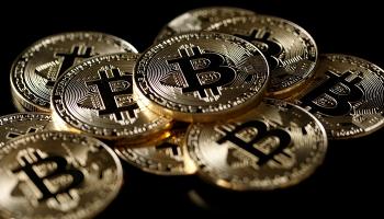 بيتكوين انخفضت إلى نحو 5500 دولار 