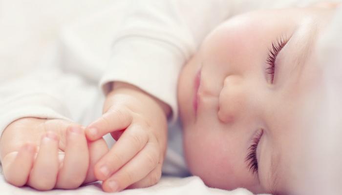 نمو مخ الرضع غير مرتبط بالنوم طوال الليل