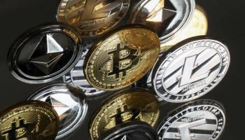 بيتكوين تهبط إلى أدنى مستوى في أكثر من عام
