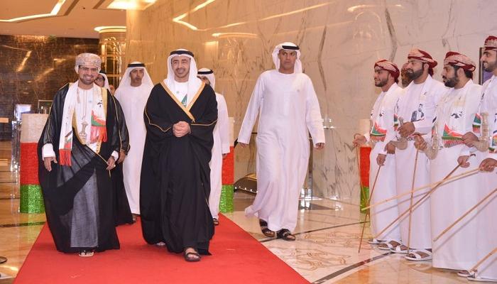 الشيخ عبدالله بن زايد يشارك في حفل السفارة العمانية بمناسبة اليوم الوطني