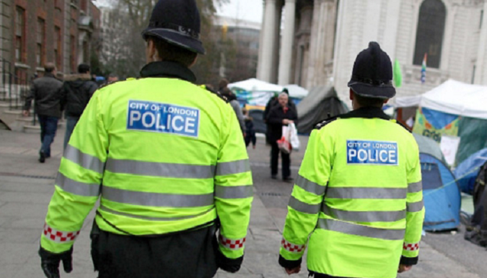 الشرطة البريطانية تعتقل رجلا بعد العثور على قنبلتين في شقة بلندن