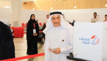 الشيخ خالد بن عبدالله آل خليفة يدلي بصوته في الانتخابات