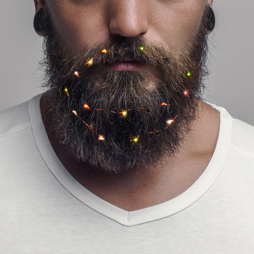 بالصور .. مصابيح صغيرة لتزيين لحى الرجال في الكريسماس 2 133 024142 christmas lights beard tree 2