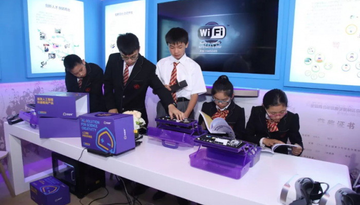 تعميم مناهج الذكاء الاصطناعي في مدارس الصين