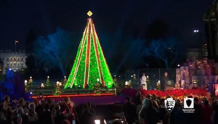  ترامب وميلانيا يضيئان شجرة عيد الميلاد في واشنطن