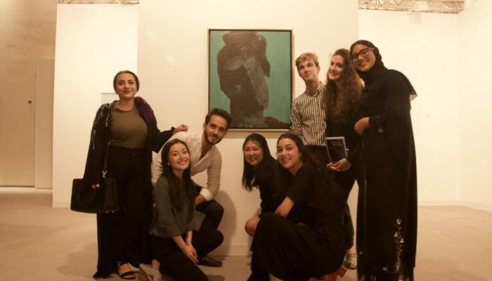 طلاب نيويورك أبوظبي في زيارة لمعرض "الباطن والظاهر"