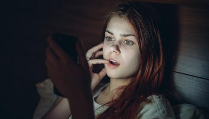الإفراط في استخدام الأجهزة الإلكترونية يؤدي لاضطرابات النوم