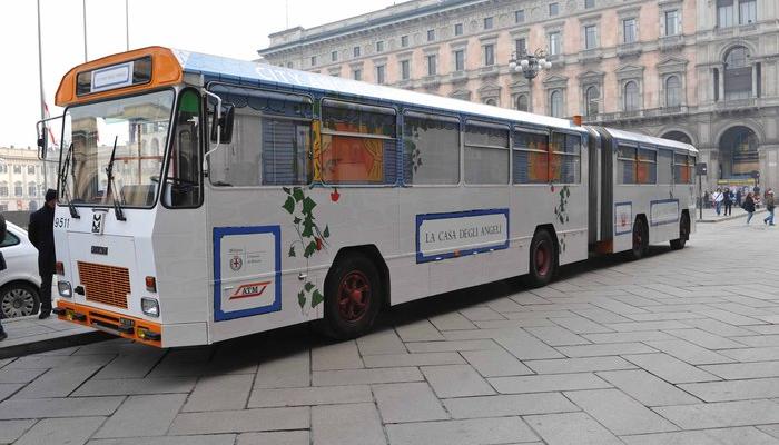 حافلة "بيت الملائكة".. لمساعدة المشردين في مدينة ميلانو الإيطالية