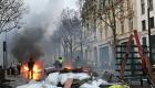 بالصور.. باريس تحت وطأة الاحتجاجات.. نهب بنوك وحرق سيارات