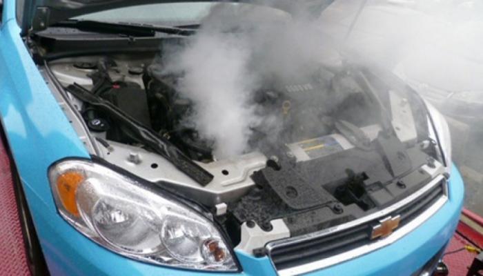 ارتفاع درجة حرارة محرك السيارة - صورة أرشيفية