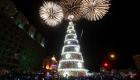 بالصور.. إضاءة شجرة عيد ميلاد ضخمة وسط بيروت