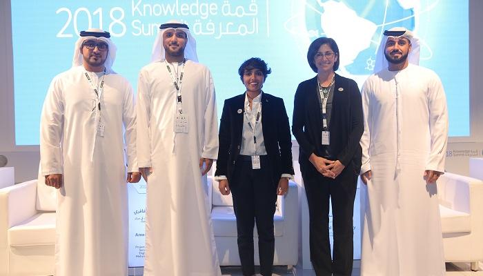 مشاركون في جلسة "توطين المعرفة لاستيطان الفضاء" بقمة المعرفة