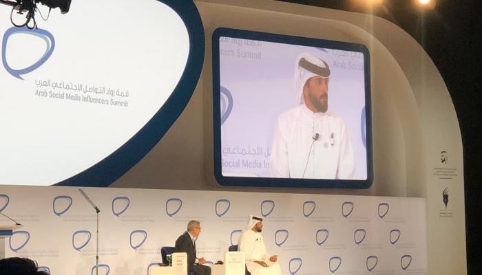 الشيخ ناصر بن حمد آل خليفة خلال جلسة شباب ملهم