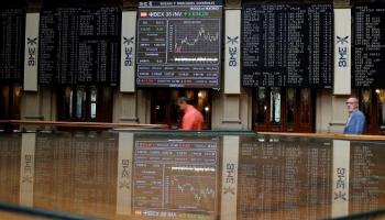 الأسهم الأوروبية تهبط لأدنى مستوى في عامين