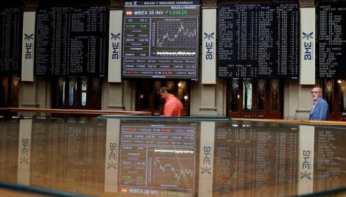 الأسهم الأوروبية تهبط لأدنى مستوى في عامين