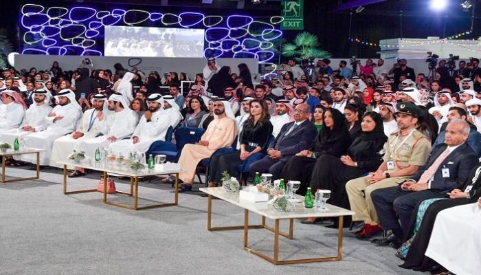الشيخ محمد بن راشد خلال فعاليات قمة رواد التواصل الاجتماعي
