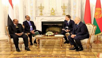 الرئيس السوداني عمر البشير ونظيره البيلاروسي أليكساندر لوكاشينكو