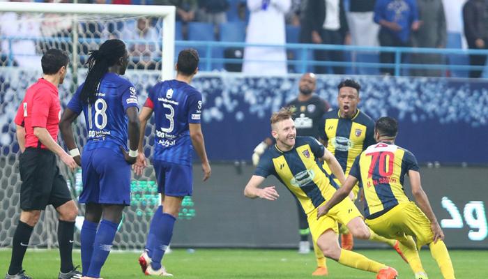 الهلال والحزم