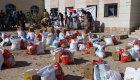 الهلال الأحمر الإماراتي يدعم قرى يمنية بـ105 أطنان من المواد الغذائية