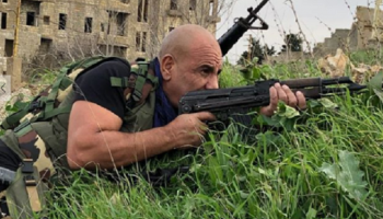 محمد لطفي في مشهد من الفيلم