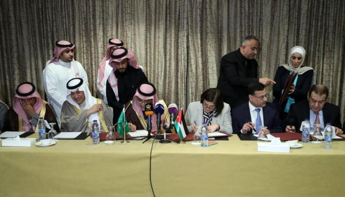 جانب من توقيع الاتفاقية