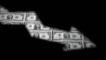 الدولار يهبط وسط توقعات بنبرة حذرة من المركزي الأمريكي