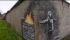 بانكسي فنان الشارع الغامض يثير الجدل برسم جديد في ويلز البريطانية