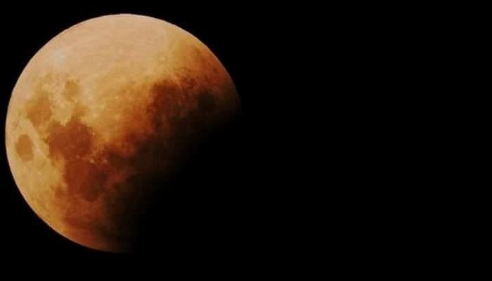 ظاهرة الخسوف الكلي للقمر في الجزائر